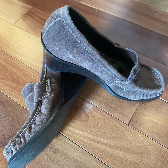 Deep purple suede wedge loafers - Picture 4 of 6